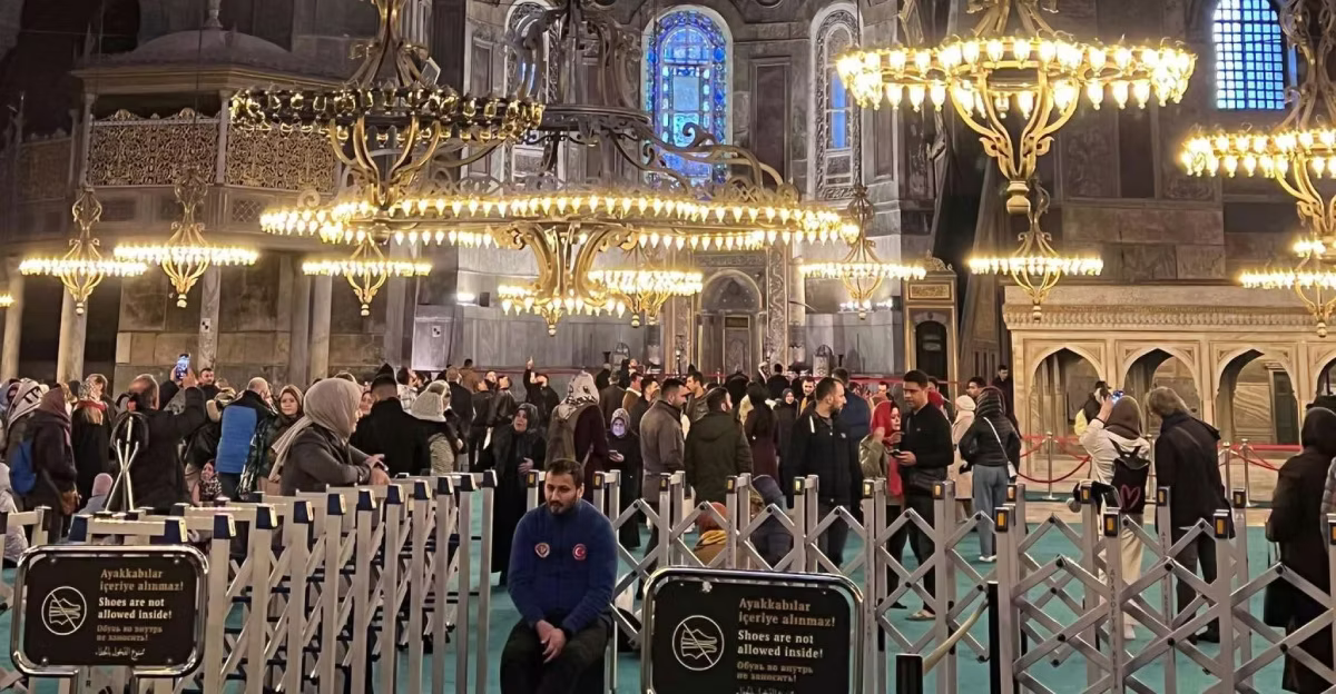 Hagia Sophia crowds and visitor queues