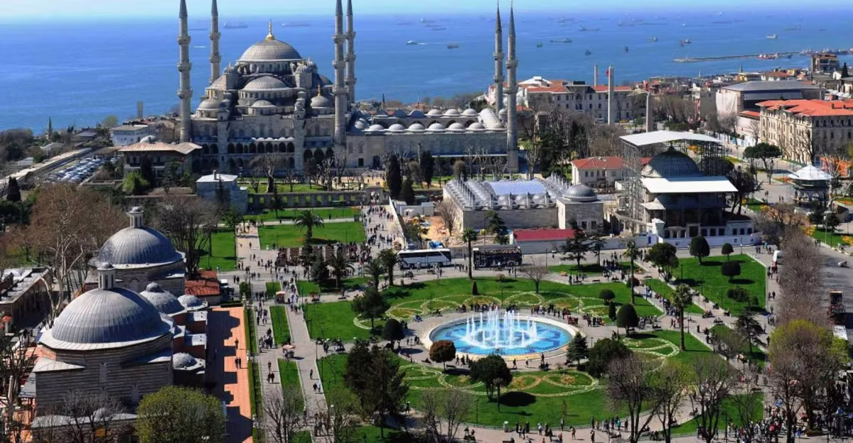 Half-day Istanbul morning tour covering Hagia Sophia, Blue Mosque, Hippodrome and Grand Bazaar
